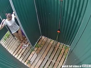 Böse Mädchen spielt  ...
